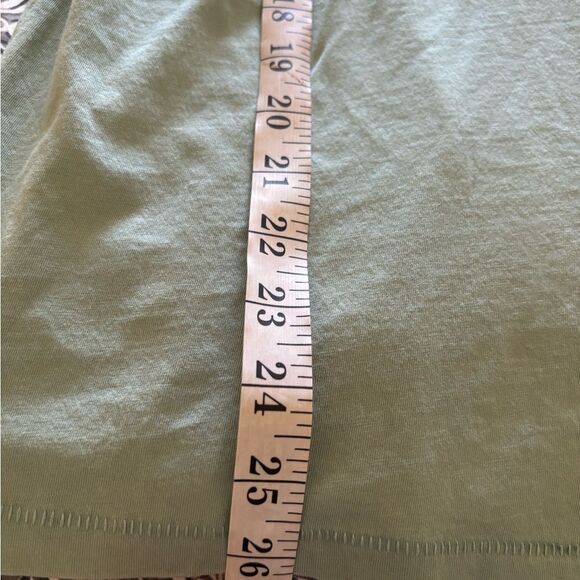 ❤️Universal Thread V-Neck Tee - Picture 5 of 5